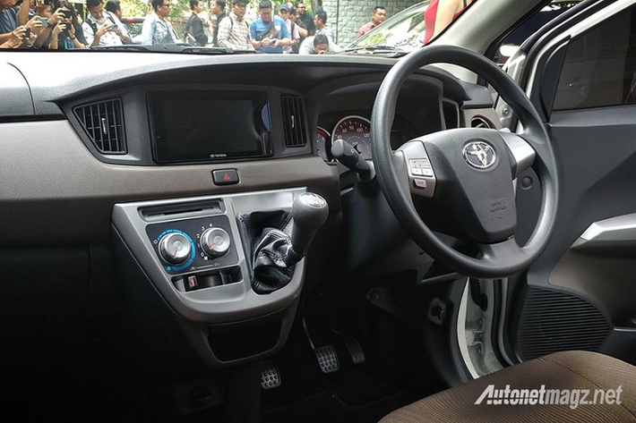 Riêng thiết kế sườn xe của Toyota Calya 2020 không có gì thay đổi. Hãng Toyota chỉ bổ sung bộ vành 14 phối 2 màu, đi với lốp 175/65. Sườn xe của Toyota Calya 2020 có bộ vành 14 inch mới