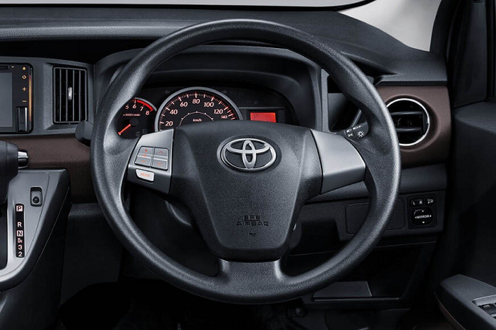 Tương tự như vậy, kích thước của mẫu MPV 7 chỗ này cũng được giữ nguyên, cụ thể là chiều dài 4.070 mm, rộng 1.655 mm, cao 1.600 mm và chiều dài cơ sở 2.525 mm. So với người anh em Avanza có chiều dài 4.200 mm, rộng 1.660 mm, cao 1.695 mm và chiều dài cơ sở 2.655 mm, Toyota Calya 2020 nhỏ hơn đáng kể.