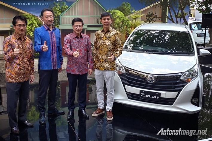 Mẫu xe giá rẻ Toyota Calya là dòng MPV 7 chỗ cỡ nhỏ đã lần đầu tiên ra mắt thị trường Đông Nam Á nói chung và Indonesia nói riêng vào tháng 8/2016. Toyota Calya về cơ bản chính là mẫu xe được đổi tên của người anh em Daihatsu Sigra.
