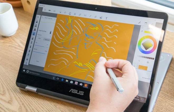 Asus Vivobook Flip (13,9 triệu đồng) - Máy sở hữu thiết kế độc đáo với khả năng xoay gập 360 độ. Bên cạnh đó, người dùng có thể sử dụng thiết bị tương tự một chiếc máy tính bảng cỡ lớn. Asus Vivobook Flip cũng có trọng lượng tương đối nhẹ với 1,5 kg, thuận tiện cho việc di chuyển. Máy được tích hợp ổ cứng SSD 256 GB tốc độ cao, tuy nhiên lại không đi kèm với ổ cứng HDD. Người dùng sẽ phải lắp thêm nếu có nhu cầu lưu trữ nhiều.
