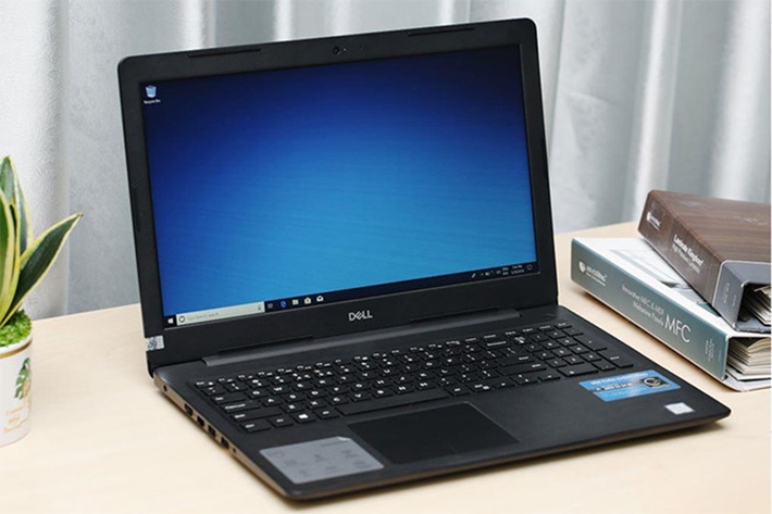 Laptop Dell Vostro 3580 (13,5 triệu đồng) - Máy sở hữu màn hình lớn kích thước 15,6 inch, mang đến cho người dùng nhiều không gian làm việc, giải trí. Dell Vostro 3580 cũng được tích hợp cảm biến vân tay, hỗ trợ người dùng mở khóa thiết bị nhanh chóng, thuận tiện hơn. Tuy nhiên, phần viền màn hình của máy khá dày. Đồng thời, máy chỉ được hoàn thiện với phần vỏ nhựa.