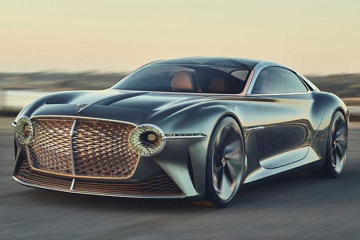 Hai bên tấm lưới là đèn pha tròn, vát và không còn kiểu hai vòng tròn như truyền thống xe Bentley, sự lược bỏ này rất hợp lý. Tất nhiên, dù có sửa đổi và cải tiến đến đâu, trên mui xe vẫn không thể thiếu biểu tượng Flying B đặc trưng của thương hiệu xe sang Anh Quốc.