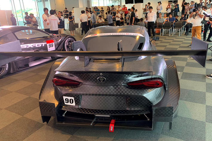 Tất nhiên, các đối thủ khác cũng phải tuân theo quy định này như Acura NSX với động cơ đặt giữa cho phiên bản thương mại.