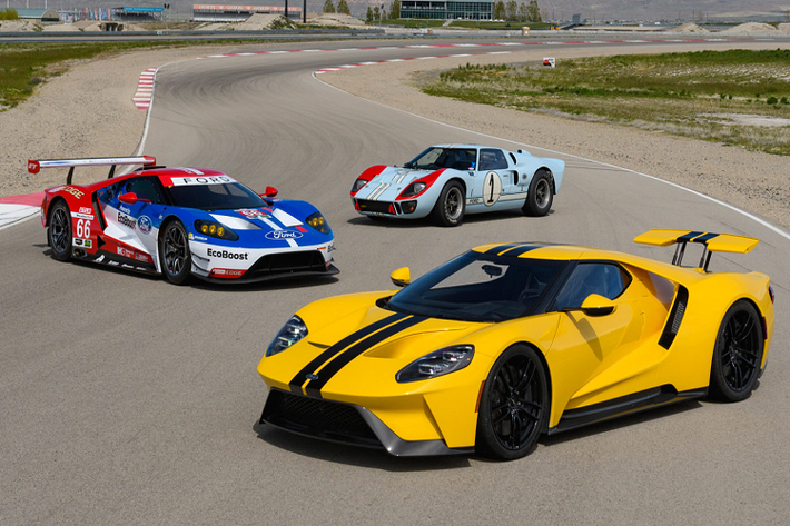 Với việc được phát triển song song với mẫu xe dành cho giải đua WEC, Ford GT thế hệ thứ hai gần như sẽ là một chiếc xe đua hợp pháp di chuyển trên phố. Việc này khiến chiếc xe vẫn giữ nguyên tính biểu tượng khi được sản xuất dựa trên một bản đua giành được thành công tại giả đua lớn