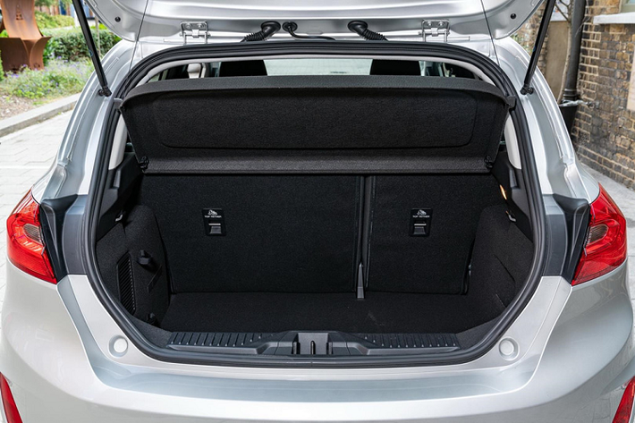 Mẫu xe giá rẻ của Ford chỉ được trang bị động cơ xăng 1.1L cỡ nhỏ, sản sinh công suất 84 mã lực, hộp số sàn 5 cấp, mức tiêu hao nhiêu liệu 4,5 lít/100 km.