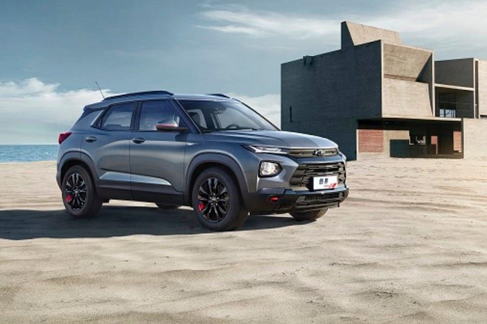 Hiện chưa rõ Trailblazer 2020 bản Mỹ được trang bị động cơ 1.3L 3 xi-lanh hay động cơ 4 xi-lanh mạnh mẽ hơn. Hiện giá xe Chevrolet Trailblazer 2020 tại thị trường Trung Quốc dao động từ 19.650 USD tới 25.275 USD (khoảng 456 - 587 triệu đồng).