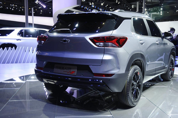 Thiết kế của Trailblazer 2020 mang tính thực dụng, cabin nhiều không gian để đồ, khoang hành lý rộng 1.375 lít khi gập hàng ghế sau.