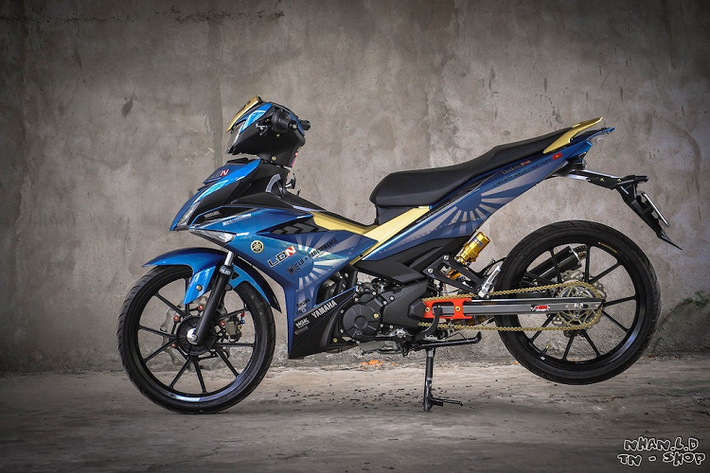 Với phiên bản mới nhất, Yamaha Exciter 150 2018 không có sự thay đổi về thông số kỹ thuật, nhưng sở hữu thiết kế mới mẻ và hiện đại hơn. Điều này có được là nhờ vào phần đầu hoàn toàn mới với đèn pha LED sắc sảo, cùng với bảng đồng hồ màn hình LCD đơn sắc hiện đại.