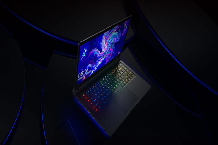 Mi Gaming Laptop 2019 có thiết kế tối giản, không hầm hố như những đối thủ đến từ ROG, Acer Nitro hay HP Palivion. Mặt lưng của model này không có bất kỳ logo nào của Xiaomi, các góc cạnh vuông vức, mạnh mẽ.
