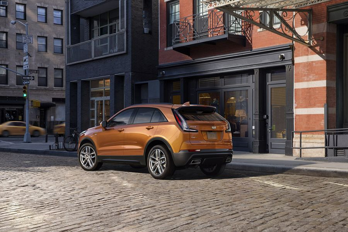Như vậy, mẫu xe crossover Cadillac XT4 2020 sẽ có tất cả 5 chế độ lái: AWD, Snow and Ice, Tour (dành cho những chuyến đi xa), Sport (cung cấp cảm giác lái thể thao hơn, nhanh nhẹn hơn), và Off-Road Mode dành cho các đoạn đường có địa hình khó khăn.