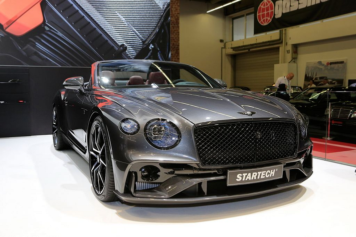 Ở ngoại thất, siêu phẩm Bentley Continental GTC sở hữu rất nhiều thay đổi với chất liệu chính được sử dụng là carbon như bộ cản dưới bằng sợi carbon nguyên chất, giá 6.902 Euro (khoảng 180 triệu đồng); chụp gương bằng sợi carbon, giá 2.166 Euro (khoảng 56 triệu đồng); cánh lướt gió ở cốp sau cùng bộ khuếch tán sau bằng sợi carbon, giá 3.320 - 5.355 Euro (khoảng 80 - 126 triệu đồng).