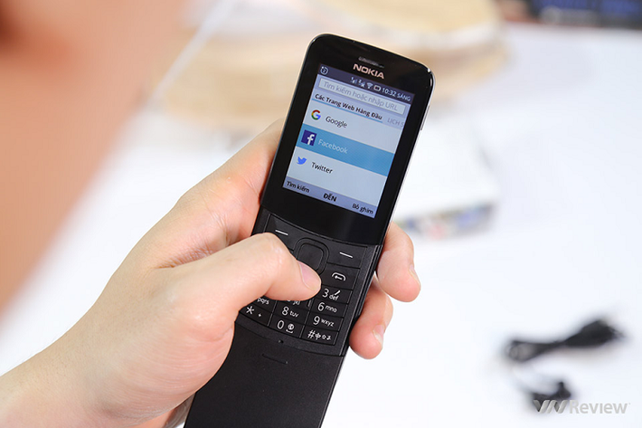 Là hệ điều hành nguồn mở hậu duệ của Firefox OS đã bị khai tử vào năm 2016, Smart Features OS rất nhẹ, có thể chạy trên các thiết bị RAM 256MB và hỗ trợ các ứng dụng HTML5 như Facebook, Twitter.