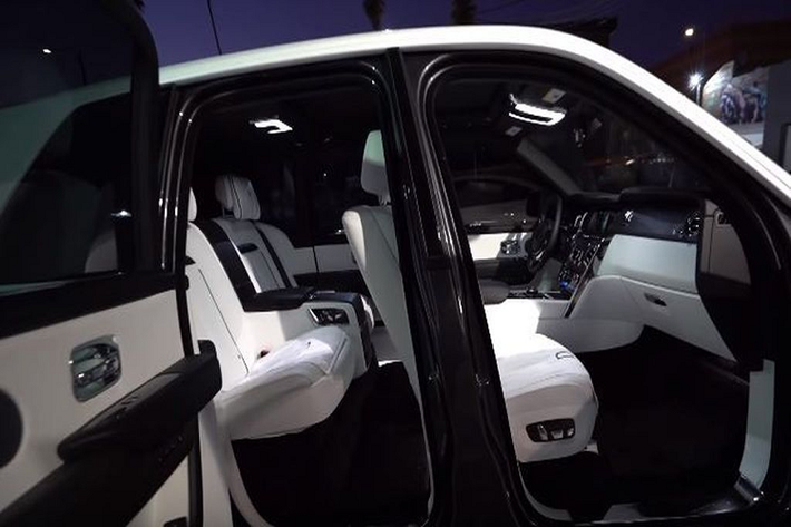 Được biết, chiếc SUV siêu sang Rolls-Royce Cullinan trong bài viết đã được chủ nhân hạ thấp chiều cao xuống đôi chút.