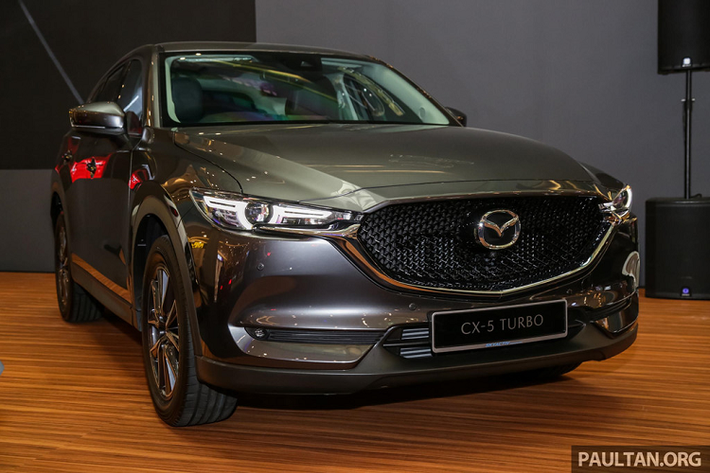 Như tiết lộ trước đó, Mazda CX-5 2019 mới chính thức được trưng bày tại Malaysia. Dù ra mắt trễ hơn thị trường Việt Nam, CX-5 2019 tại Malaysia đáng chú ý với phiên bản động cơ tăng áp 2.5L Turbo AWD.
