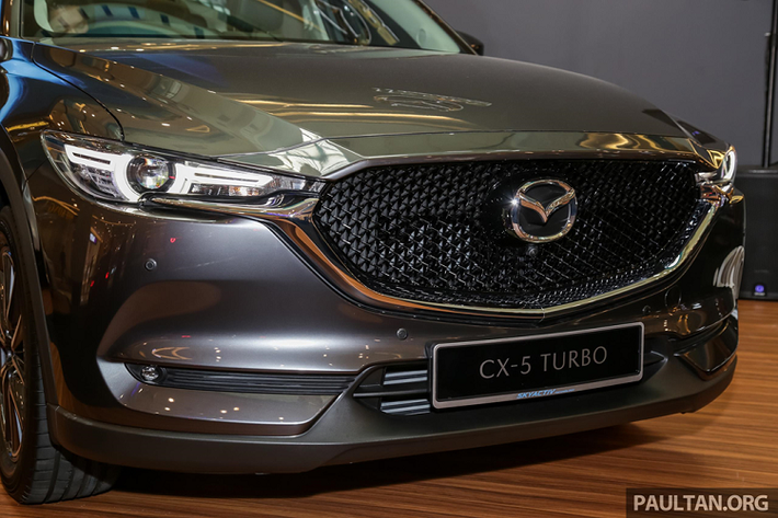 Các trang bị an toàn trên mẫu SUV này bao gồm 6 túi khí, hệ thống kiểm soát lực kéo, hệ thống cân bằng điện tử, hỗ trợ khởi hành ngang dốc, hệ thống chống bó cứng phanh và phân bổ lực phanh điện tử, cảnh báo điểm mù và cảnh báo lệch làn đường.