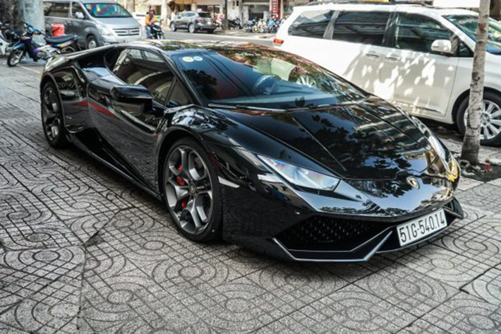 Tại thị trường Việt Nam, sau ngày 1/7/2016, giá siêu xe Lamborghini Huracan được công bố ở mức 19.899 tỷ đồng. Tuy nhiên mức giá chính hãng hiện nay lên tới hơn 20 tỷ đồng. Mới đây, Lamborghini đã ra mắt phiên bản facelift của Huracan LP610-4 có tên Huracan EVO với sức mạnh lớn hơn và nhanh hơn so với phiên bản Huracan này.