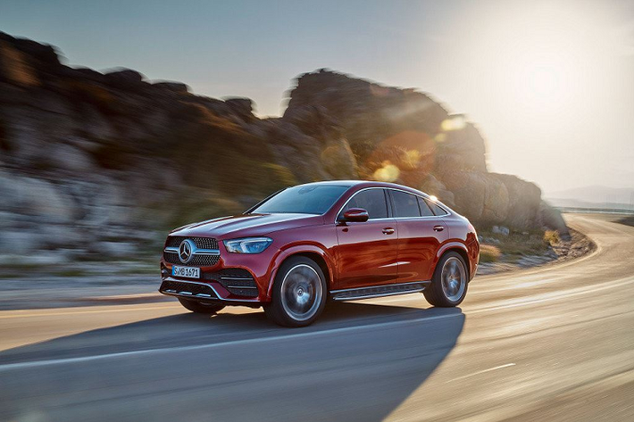 Hiện tại, danh mục sản phẩm SUV/Crossover của Mercedes-Benz gồm tổng cộng 8 thành viên: GLA, GLC, GLC Coupe, GLB, GLE, GLE Coupe, GLS, G-Glass. Chiếm khoảng 1/3 doanh số, những chiếc SUV hiện là một trong những “trụ cột” chính của thương hiệu xe có trụ sở tại Sttugart (Đức). Theo thống kê, hơn 6 triệu khách hàng trên toàn thế giới hiện đang sử dụng các mẫu xe SUV của Mercedes-Benz.