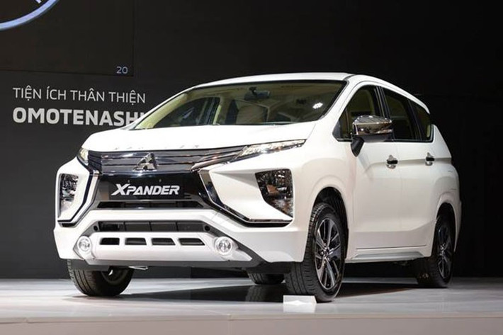 Mitsubishi Xpander sở hữu các trang bị an toàn như phanh đĩa trước, phanh tang trống sau, 2 túi khí trước, hệ thống hỗ trợ khởi hành ngang dốc HSA, chống bó cứng phanh ABS, phân bổ lực phanh điện tử EBD, cảnh báo phanh khẩn cấp ESS, hỗ trợ lực phanh khẩn cấp và cân bằng điện tử. Tại Việt Nam, giá xe Mitsubishi Xpander dao động từ 550 - 620 triệu đồng cho 2 bản số sàn và số tự động.