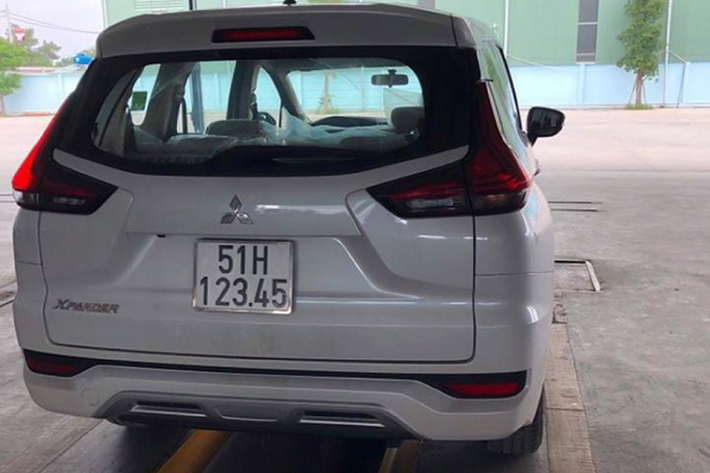 Theo trung tâm đăng kiểm chiếc xe này này cung cấp, thông tin biển số xe 51H-123.45 thuộc về xe nhãn hiệu Mitsubishi loại 7 chỗ, được sản xuất tại Indonesia năm 2019. Chiếc xe này được đăng kiểm lần đầu tiên ngày 12/8/2019. Kích thước chiều dài x rộng x cao của xe là 4.475 x 1.750 x 1700 mm. Dựa trên các thông tin trên, có thể kết luận biển số xe này chính xác đang được gắn trên xe Mitsubishi Xpander.