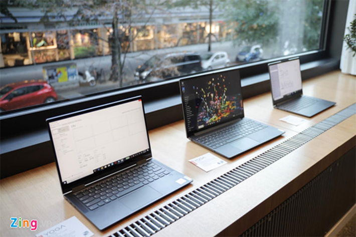 Yoga là dòng sản phẩm máy tính cao cấp của Lenovo. Năm nay, hãng định hướng dòng máy này với các công nghệ “thông minh hơn”, trong số đó có nhiều công nghệ học từ smartphone.
