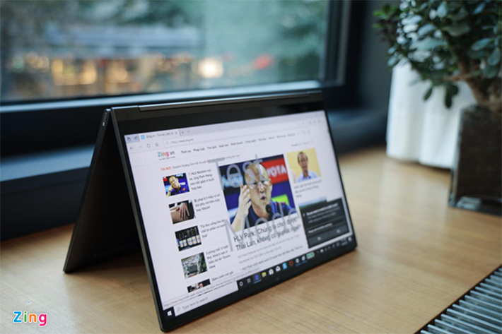 Dòng Yoga S giống laptop truyền thống, còn Yoga C lại hướng tới khả năng xoay lật, cảm ứng. Chiếc Yoga C940 là laptop Yoga cao cấp nhất, có thể xoay 360 độ để sử dụng trong nhiều chế độ khác nhau.