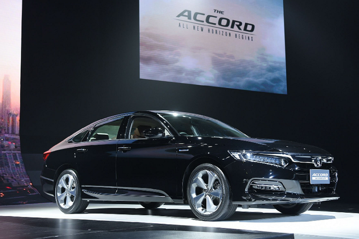 Khả năng cao Accord mới tại Việt Nam sẽ không bán ra phiên bản 2.0L Hybrid mà chỉ phân phối phiên bản máy 1.5L tăng áp, động cơ này cho công suất tối đa 187 mã lực tại 5.500v/p và mô-men xoắn cực đại 243Nm tại dải vòng tua máy từ 1.500 đến 5.500 vòng/ phút.