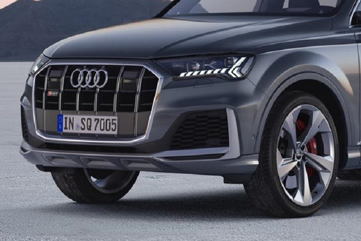 Hệ thống dẫn động tiêu chuẩn tất cả các bánh Quattro trên SQ7 TDI 2020 kết hợp với hộp số tự động 8 cấp Tiptronic. SUV mới của hãng xe Đức vẫn có khả năng lái bốn bánh, rút ngắn khoảng cách phanh khi sử dụng phanh gốm carbon hiệu suất cao.