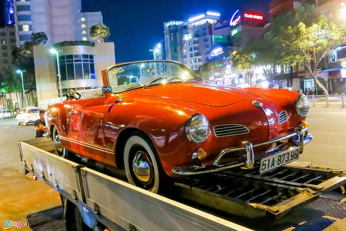 Năm 2018, Sơn Tùng M-TP mang chiếc Lincoln Continental Mark VI vào MV "Chạy ngay đi". Năm 2015, chiếc Volkswagen Karmann Ghia Cabriolet cũng được nam ca sĩ mang vào MV "Buông đôi tay nhau ra".