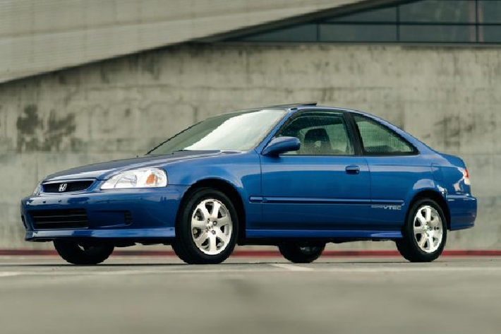 Tính đến nay, mẫu xe Honda Civic Si đã được phát triển tới 8 thế hệ. Một trong số những đời xe Civic Si nổi tiếng nhất chính là dòng xe được phát triển dựa trên Civic thế hệ thứ 6 và được sản xuất trong giai đoạn từ năm 1996 đến năm 2000.