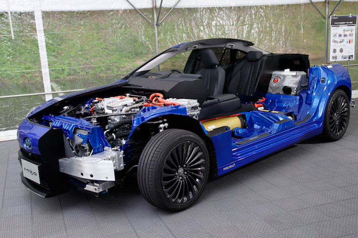 Tại Nhật Bản, giá xe Toyota Mirai bán khởi điểm từ 7,1 – 8 triệu Yên (khoảng 1,58 – 1,8 tỷ đồng) và đã “lên kệ” tại các đại lý của Toyota ở Nhật Bản từ từ ngày 9 tháng 12 vừa qua. Toyota Mirai không phải là một sản phẩm toàn cầu, dòng xe này chỉ bán ở một số thị trường nhất định như quê nhà Nhật Bản hay thị trường Mỹ.