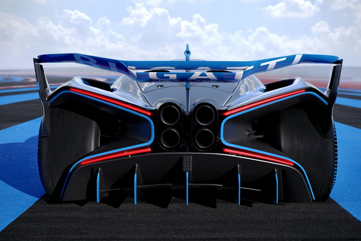 Theo các mô hình giả lập của Bugatti, Bolide có thời gian đạt vận tốc từ 0 lên 100 km/h trong khoảng 2,17 giây, 0 lên 200 km/h trong 4,36 giây, 0 lên 300 km/h trong 7,37 giây, 0 lên 400 km/h trong 12,08 giây và 0 lên 500 km/h trong khoảng 20,16 giây.