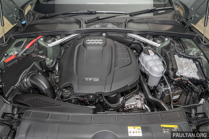 Audi A5 Sportback 2020 được trang bị động cơ xăng tăng áp EA888, 4 xy-lanh, 2.0L. Phiên bản tiêu chuẩn có công suất 187,4 mã lực tại 4.200 đến 6.000 vòng/phút, mô-men xoắn 320 Nm tại 1.450 đến 4.200 vòng/phút. Mẫu xe này có thể tăng tốc 0-100 km/h trong 7,5 giây trước khi đạt tốc độ tối đa 241 km/h.