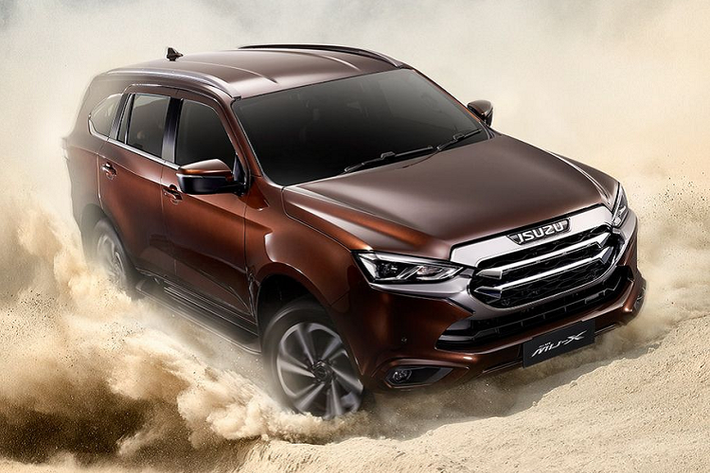 Mới đây, hãng xe Isuzu đã chính thức cho ra mắt phiên bản hoàn toàn mới của mẫu xe I suzu MU-X 2021 mới tại thị trường Thái Lan với rất nhiều thay đổi, trong đó bao gồm cả về thiết kế ngoại thất, nội thất và các trang bị an toàn đi kèm. Mẫu xe này sẽ được bán ra với 6 phiên bản cùng mức giá dao động từ 1,109 - 1,579 triệu Baht (khoảng 825 - 1,18 tỷ đồng).