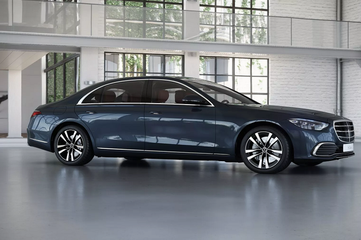 Chiếc Mercedes-Benz S-Class S 500 4Matic mới sau khi build thì lên đến 150.000 Euro dựa trên 1 bản tiêu chuẩn giá 119.000 Euro ( tại Đức thì thuế VAT 19%)