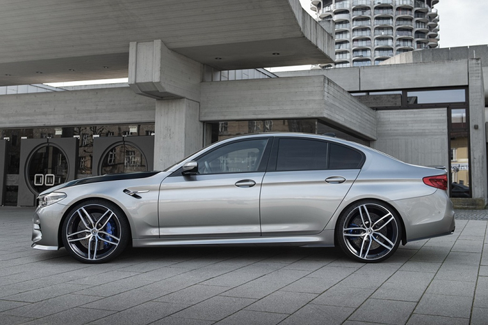 Ngoại hình của G5M Hurricane RR không quá khác biệt so với model BMW M5 Competition 2020 mới. Các chi tiết như lưới tản nhiệt, đèn chiếu sáng, đèn hậu, cản trước/sau hay bộ khuếch tán không khí đều được giữ nguyên thiết kế. G-Power không chia sẻ hình ảnh về nội thất của bản độ này.