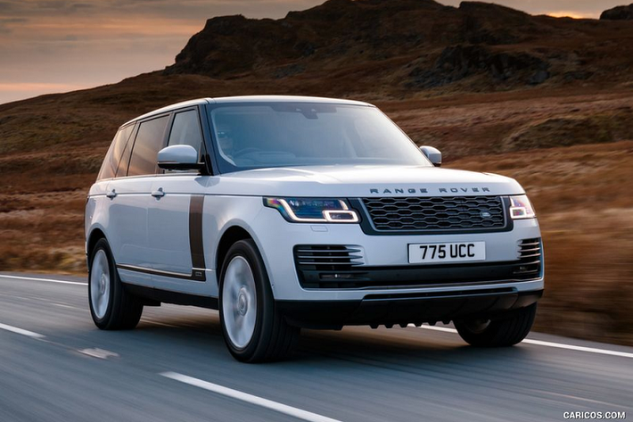 8. Ranger Rover Tiếp ngay sau Mercedes-Benz S-Class là mẫu SUV trứ danh tới từ nước Anh - Range Rover. Công bằng mà nói, những giá trị về vận hành hay khả năng off-road không phải điểm khiến phái yếu bị thu hút bởi Range Rover mà chính phong cách thiết kế, giá trị thương hiệu và độ sang trọng trên từng sảm phẩm đã hấp dẫn các chị em đến với mẫu xe này.
