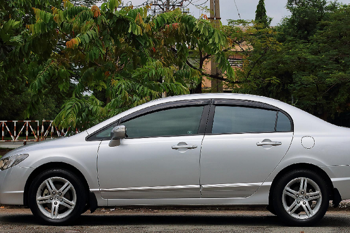 Thiết kế của Honda Civic thế hệ thứ 8 đã để lại nhiều dấu ấn trong lòng người yêu xe, nhất là những khách hàng trẻ. Thậm chí đến thời điểm này, thiết kế của Civic thứ 8 vẫn được nhiều người yêu thích. Nhờ thiết kế mang hơi hướng năng động, thể thao, nên từ trước nên dòng xe Civic này rất được nhiều chủ sở hữu cá nhân hoá, độ ngoại thất theo các phong cách khác nhau. Thâm chí, trên thị trường, các đồ chơi trang trí cho Civic thế hệ này khá nhiều và giá bán hiện tại rất hợp lý.