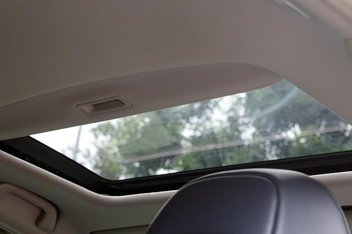 Trong tầm tiền mua xe hạng A, hiện nay người mua có thể sở hữu một chiếc Honda Civic thế hệ thứ 8. Để giảm rủi ro xe đâm đụng, ngập nước, sửa chữa chắp vá… người mua cần quan tâm đến các mẫu xe ít đi, xe được chủ sở hữu trước bảo quản tốt và đặc biệt là uy tín của người bán.