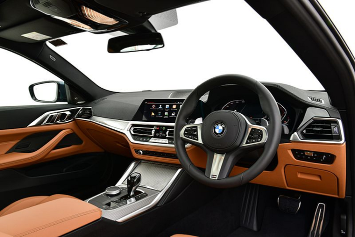 Như vậy, giá xe BMW 4-Series Coupe G22 tại Thái Lan đắt găp 3 lần tại Mỹ. Xe được trang bị động cơ xăng tăng áp B48 2.0L 4 xi-lanh sản sinh công suất 255 mã lực từ 5.000-6.000 vòng/phút và mô-men xoắn cực đại 400Nm trong khoảng từ 1.550-4.400 vòng/phút.