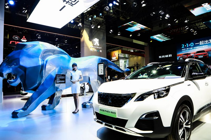 Cũng nhân dịp này, Peugeot đã tổ chức kỷ niệm 210 năm thành lập của thương hiệu, với khẩu hiệu "2.1.0 Let’s Go!" và biểu tượng riêng của hãng.