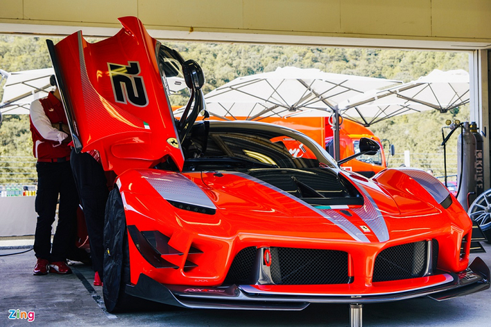 Theo một số người am hiểu siêu xe, Ferrari XX-K và FXX-K Evo thuộc top những mẫu xe khó gặp nhất trên thế giới. Mỗi năm, các mẫu xe này chỉ xuất hiện khoảng 8-9 lần tại các sự kiện của Ferrari. Tuy nhiên, các sự kiện này được tổ chức kín đáo để tránh làm phiền đến chủ xe.