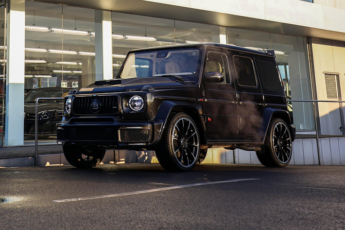 Tốc độ tối đa của Brabus G V12 900 cũng được giới hạn ở mức 280 km/h, khả năng tăng tốc 0-96 km/h trong 3,8 giây.