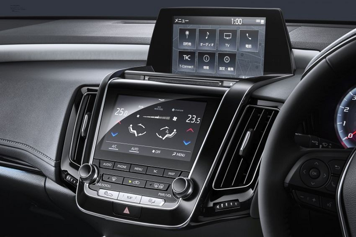 Xe vẫn được trang bị 3 tùy chọn động cơ khác nhau. Đầu tiên là hệ truyền động hybrid với máy xăng V6, dung tích 3,5 lít, tạo ra công suất tối đa 295 mã lực và mô-men xoắn cực đại 356 Nm. Thứ hai là hệ truyền động hybrid với máy xăng 4 xi-lanh, dung tích 2,5 lít, sản sinh công suất tối đa 181 mã lực và mô-men xoắn cực đại 221 Nm. Cả hai hệ truyền động hybrid này đều dùng mô-tơ điện và cụm pin lithium-ion. Cuối cùng là động cơ xăng 4 xi-lanh, dung tích 2.0 lít, cho công suất tối đa 241 mã lực và mô-men xoắn cực đại 350 Nm.