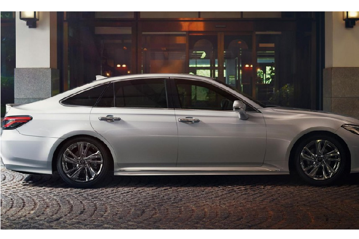 Tại thị trường Nhật Bản, giá xe Toyota Crown 2021 sẽ dao động từ 4,899 - 7,393 triệu Yên (tương đương từ 1,08 cho đến 1,63 tỷ đồng).