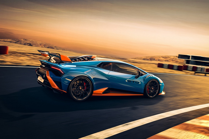 Lamborghini cũng bổ sung ba chế độ lái mới cho hệ thống quản lý vận hành ANIMA gồm: STO, Trofeo và Pioggia. Chế độ STO dành cho lái xe trên đường, trong khi Trofeo tập trung cung cấp tất cả hiệu suất cần thiết như việc chạy lap ở Nurburgring (kiểu vậy). Cuối cùng Pioggia có nghĩa là “mưa”, vì vậy ở chế độ này, siêu xe sẽ tối ưu hóa hệ thống kiểm soát lực kéo, mô-men xoắn và phanh ABS để chống lại sự trơn trượt của bề mặt đường.