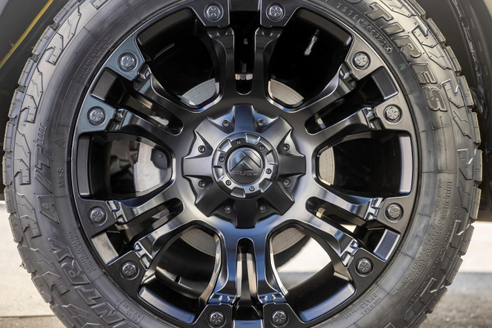 Tùy chọn động cơ thứ hai của Kia Sorento 2021 tại thị trường Mỹ là máy xăng GDI 4 xi-lanh, tăng áp, dung tích 2,5 lít với công suất tối đa 281 mã lực và mô-men xoắn cực đại 422 Nm. Sức mạnh được truyền tới bánh thông qua hộp số tự động ly hợp kép 8 cấp. Động cơ này cũng có thể kết hợp với hệ dẫn động FWD hoặc AWD đồng thời giúp xe có thể kéo 1.587 kg.