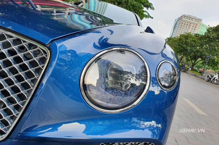 Chiếc xe này hiện đang thuộc sở hữu của một đại gia sinh sống và làm việc ở TP.HCM. Thuộc phiên bản 2018, Bentley Continental GT W12 mới là một cái tên được rất nhiều tín đồ đam mê tốc độ săn đón không chỉ bởi ngoại hình sang trọng, đẳng cấp mà còn ở sức mạnh mà nó sở hữu. Tuy nhiên, vì một số lý do mà mẫu xe này chưa thực sự phổ biến tại thị trường Việt Nam.
