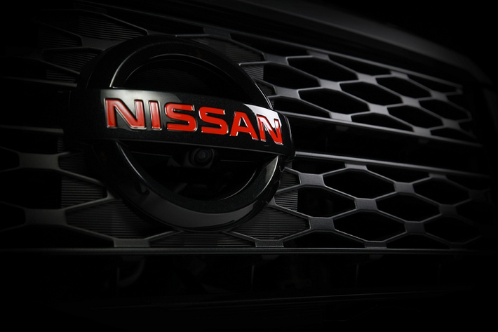 Nissan chưa công bố chi tiết về động cơ của Navara 2021. Ở khu vực Đông Nam Á, các phiên bản Navara đời cũ trang bị động cơ diesel 2.5L với thông số 161 mã lực hoặc 188 mã lực. Tại một vài thị trường khác, mẫu bán tải Nhật sử dụng động cơ diesel tăng áp kép 4 xy-lanh 2.3L, sản sinh công suất 188 mã lực và mô-men xoắn 450 Nm. Động cơ này đi kèm hộp số sàn 6 cấp hoặc hộp số tự động 7 cấp.