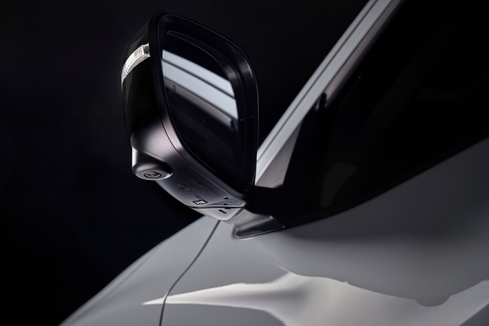 Về an toàn, Navara 2021 có gói tính năng tiêu chuẩn Nissan Intelligent Mobility gồm cảnh báo va chạm phía trước, phanh tự động khẩn cấp, cảnh báo lệch làn đường, camera 360 độ tích hợp phát hiện chuyển động, giám sát điểm mù.
