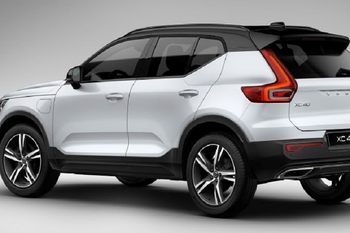 Tại thị trường Thái Lan, Volvo XC40 Recharge T5 2020 có tổng cộng 3 phiên bản là R-Design Expression, R-Design và Inscription. Cả 3 phiên bản này đều dùng hệ truyền động plug-in hybrid T5 Twin Engine. Trong khi đó, những phiên bản dùng động cơ thông thường của dòng Volvo XC40 sẽ không còn được bán ở Thái Lan nữa.